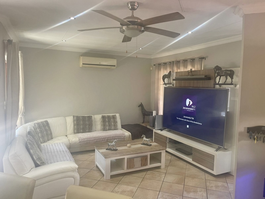 To Let 3 Bedroom Property for Rent in Melodie North West
